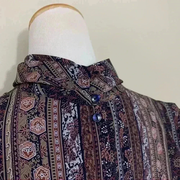 Sophisticates vintage purple patterned button up - Picture 5 of 7